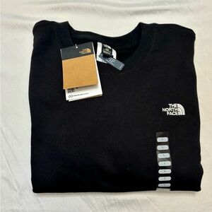 New with Tags! The North Face Black Women’s Half Dome Crop Sweatshirt.